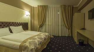 Отель Hotel Bulevard Хунедоара Улучшенный номер с кроватью размера «queen-size»-2